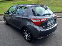 Usata Toyota Yaris Hybrid Active 73 CV (53 kW) 2018 Grigio Berlina