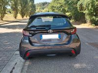 Usata Toyota Yaris 120 CV (88 kW) 2022 Grigio Berlina