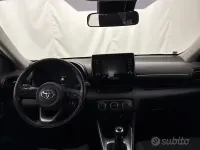 Usata Toyota Yaris Active 72 CV (52 kW) 2022 Grigio Utilitaria
