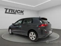 Usata VW Golf VIII Life 116 CV (85 kW) 2023 Grigio scuro Berlina