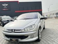 Usata Peugeot 206 CC Quiksilver 110 CV (80 kW) 2004 Argento Cabrio