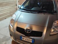 Usata Toyota Yaris 90 CV (66 kW) 2007 Grigio Utilitaria