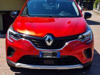 Usata Renault Captur Equilibre 94 CV (69 kW) 2023 Rosso SUV