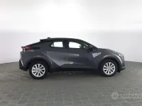 Nuova Toyota C-HR Active 140 CV (102 kW) 2025 Ash grey SUV