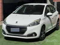 Usata Peugeot 208 68 CV (50 kW) 2015 Bianco Utilitaria