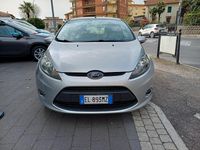 Usata Ford Fiesta 74 CV (54 kW) 2013 Argento Utilitaria