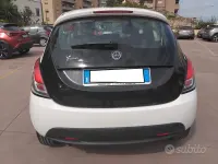 Usado Lancia Ypsilon 75 HP (55 kW) 2013 Branco Citadino
