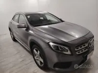 Usata Mercedes GLA180 122 CV (89 kW) 2019 Grigio SUV