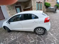 Usata Kia Rio 75 CV (55 kW) 2014 Bianco Utilitaria