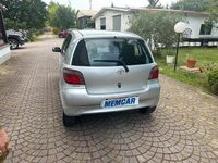 Usata Toyota Yaris 65 CV (47 kW) 2004 Grigio Utilitaria