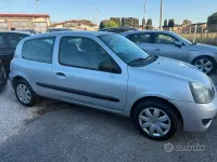 Usata Renault Clio II Dynamique 75 CV (55 kW) 2007 Grigio Berlina