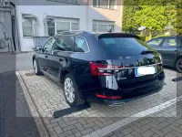 Usado Skoda Superb Style 150 CV (110 kW) 2020 Negro Familiar