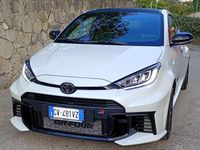 Usata Toyota Yaris 280 CV (205 kW) 2024 Bianco Berlina