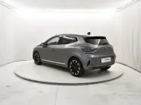 Usata Renault Clio V Techno 101 CV (74 kW) 2025 Grigio Berlina
