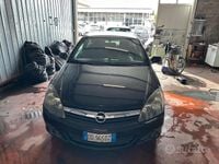 Usata Opel Astra GTC Enjoy 90 CV (66 kW) 2007 Nero Berlina