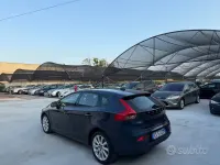 Usata Volvo V40 Kinetic 115 CV (84 kW) 2012 Grigio Utilitaria