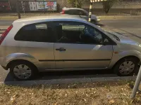 Usata Ford Fiesta Zetec 75 CV (55 kW) 2004 Grigio Utilitaria