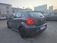 Usata VW Polo 75 CV (55 kW) 2015 Gray Utilitaria