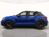 Usata VW T-Roc R-line 150 CV (110 kW) 2024 Lapiz blue metallizzato nero SUV