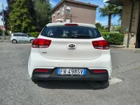 Begagnad Kia Rio 84 HK (61 kW) 2019 Vit Sedan