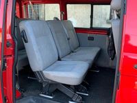 Begagnad VW Transporter 131 HK (96 kW) 2005 Röd Van