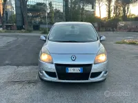 Käytetty Renault Scénic 110 HP (80 kW) 2010 Harmaa Tila-auto