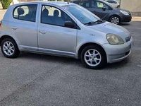 Usata Toyota Yaris Sol 68 CV (50 kW) 2000 Grigio Berlina
