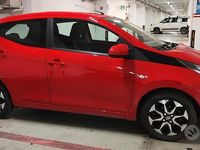 Usata Toyota Aygo 72 CV (52 kW) 2019 Rosso Utilitaria