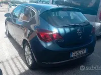Usata Opel Astra Cosmo 110 CV (80 kW) 2014 Blu Berlina