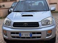 Usata Toyota RAV4 116 CV (85 kW) 2002 Argento SUV