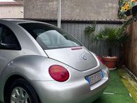 Usata VW New Beetle 101 CV (74 kW) 2002 Argento Utilitaria