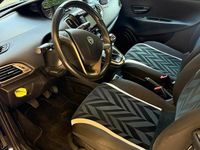 Usata Lancia Ypsilon Gold 69 CV (50 kW) 2018 Blu Utilitaria