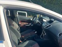 Usata Ford Fiesta 69 CV (50 kW) 2012 Bianco Utilitaria