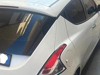 Usata Lancia Ypsilon Gold 95 CV (69 kW) 2018 Bianco Utilitaria