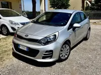 Usata Kia Rio Active 83 CV (61 kW) 2017 Argento Berlina