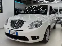 Usata Lancia Ypsilon 69 CV (50 kW) 2011 Bianco Utilitaria