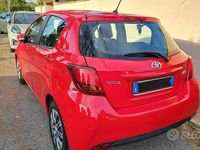Usata Toyota Yaris 69 CV (50 kW) 2015 Rosso Utilitaria