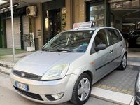 Usata Ford Fiesta Ghia 70 CV (51 kW) 2005 Grigio Utilitaria