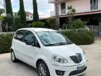 Usata Lancia Musa 77 CV (56 kW) 2012 Bianco Monovolume