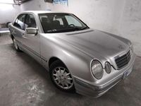 Usata Mercedes E270 Elegance 170 CV (125 kW) 2000 Grigio Berlina