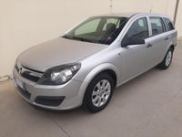 Usata Opel Astra Enjoy 101 CV (74 kW) 2006 Argento Station wagon