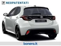 Nuova Toyota Yaris Hybrid Premium 131 CV (96 kW) 2026 Platinum pearl white Berlina