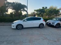 Usata Toyota Auris Hybrid 99 CV (72 kW) 2014 Bianco Berlina