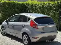 Usata Ford Fiesta 73 CV (53 kW) 2011 Grigio Berlina