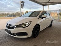 Usata Opel Astra Dynamic 136 CV (100 kW) 2017 Bianco Berlina
