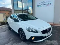 Usata Volvo V40 CC 120 CV (88 kW) 2018 Bianco Station wagon
