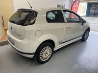 Usata Fiat Grande Punto 69 CV (50 kW) 2010 Bianco Utilitaria