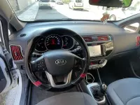 Usata Kia Rio 90 CV (66 kW) 2015 Bianco Berlina