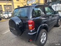 Usata Toyota RAV4 116 CV (85 kW) 2005 Nero SUV