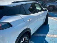 Usata Peugeot e-2008 100 kW (136 CV) 2022 Bianco SUV